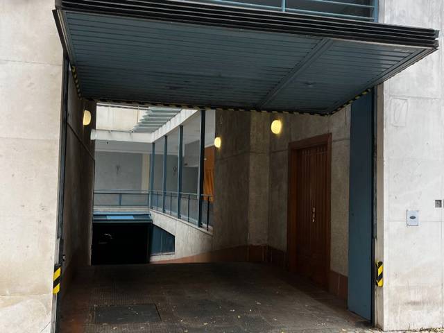 Garaje en Venta en Avenida de la Buhaira, 1 en La Calzada - La Florida