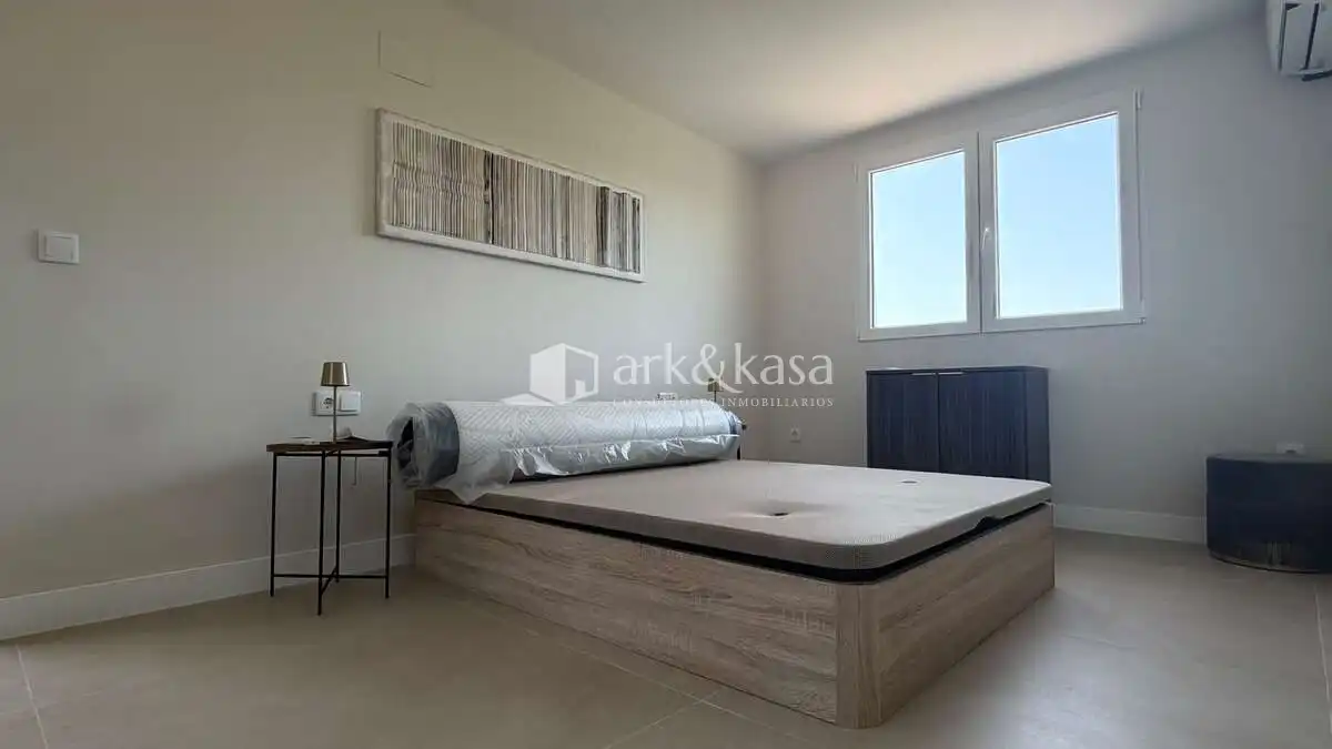 Habitación de Casa o chalet de alquiler en Sagunto / Sagunt con Aire acondicionado, Jardín privado y Terraza
