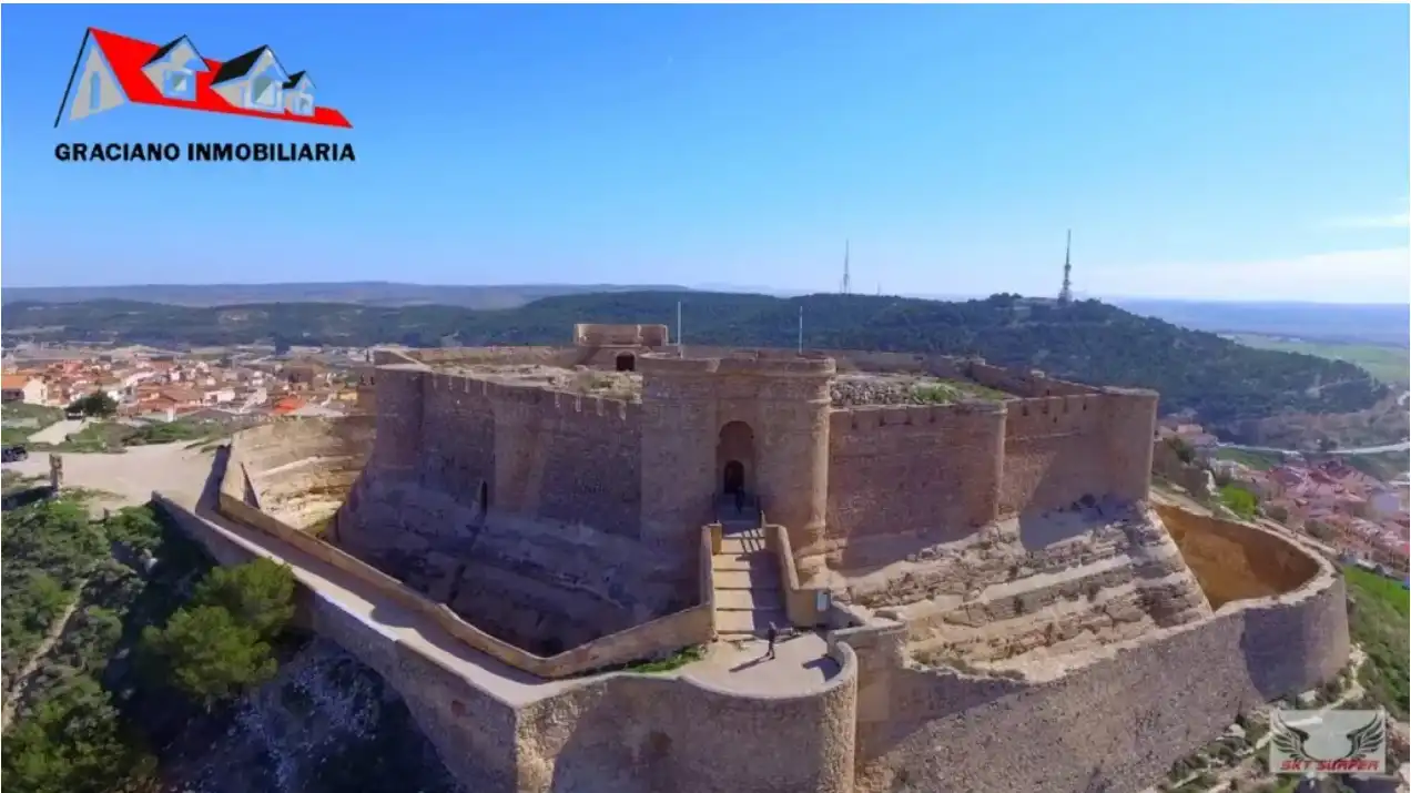 Vista exterior de Dúplex en venta en Chinchilla de Monte-Aragón con Calefacción, Amueblado y Microondas