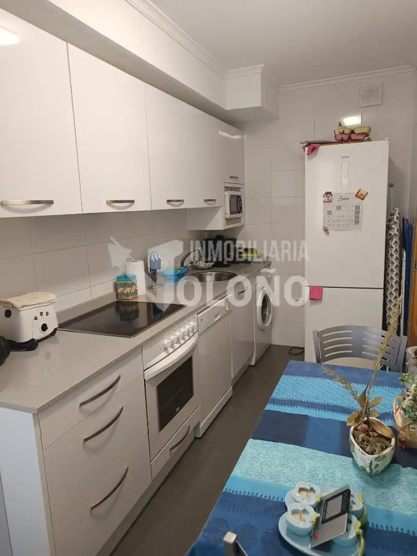 Cuina de Apartament en venda en Castañares de Rioja amb Calefacció, Moblat i Forn