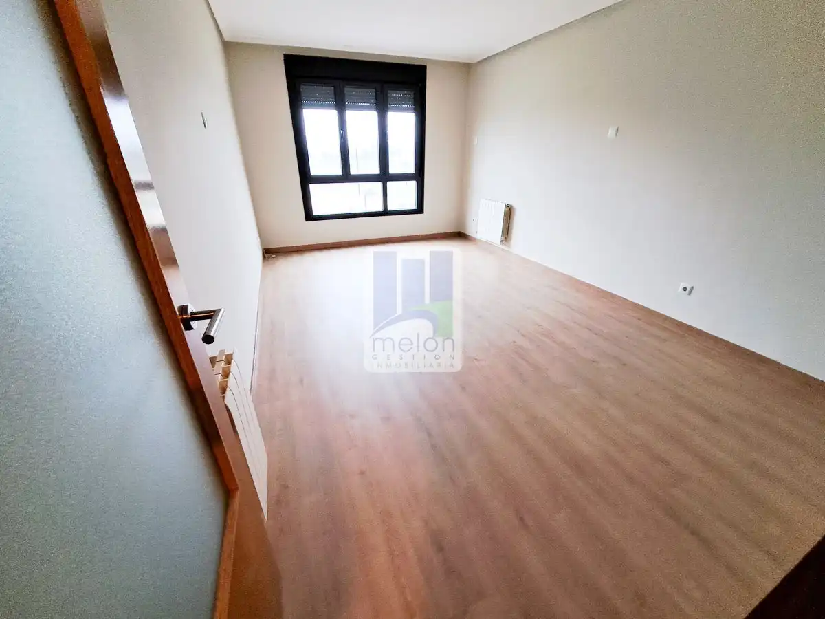 Habitación de Piso en venta en Burgos con Trastero
