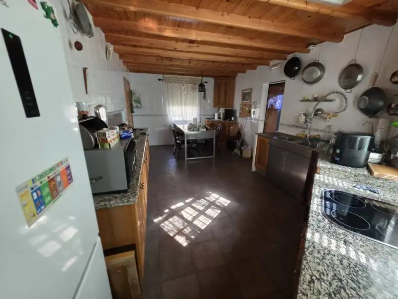 Cuina de Casa o xalet en venda en Malpartida de Plasencia amb Aire condicionat, Calefacció i Jardí privat