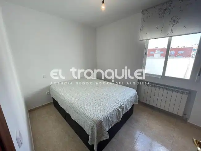 Dormitori de Àtic de lloguer en Madrid amb Aire condicionat, Terrassa i Moblat