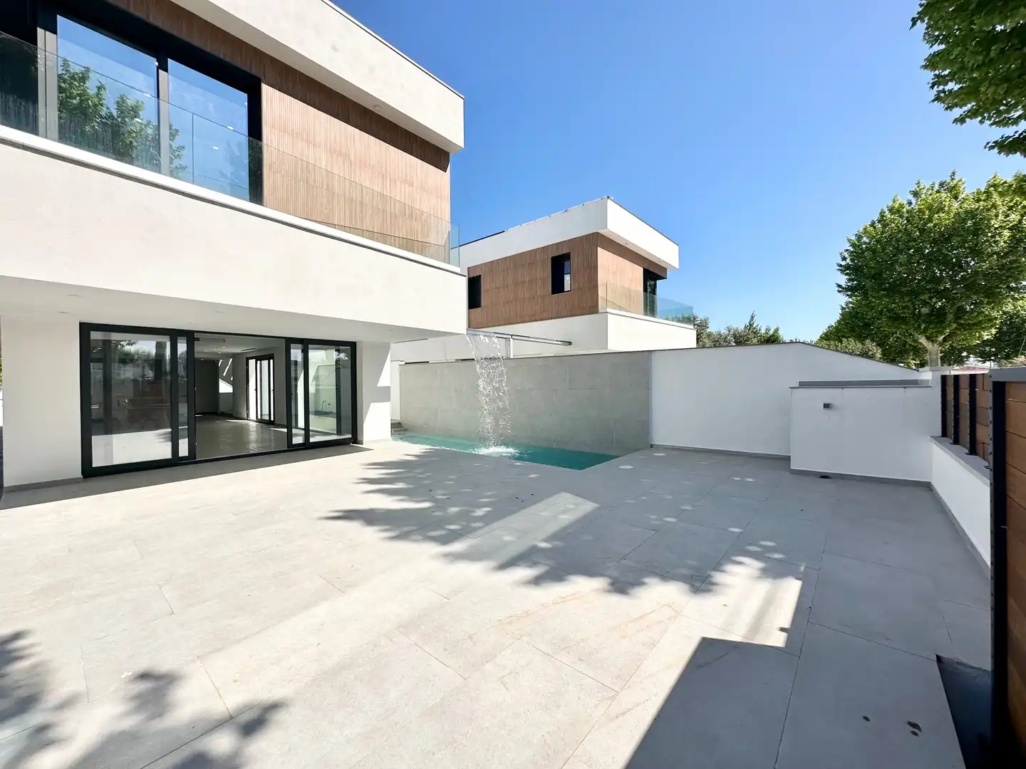 Casa amb piscina en venda a Requesens, imagen 2