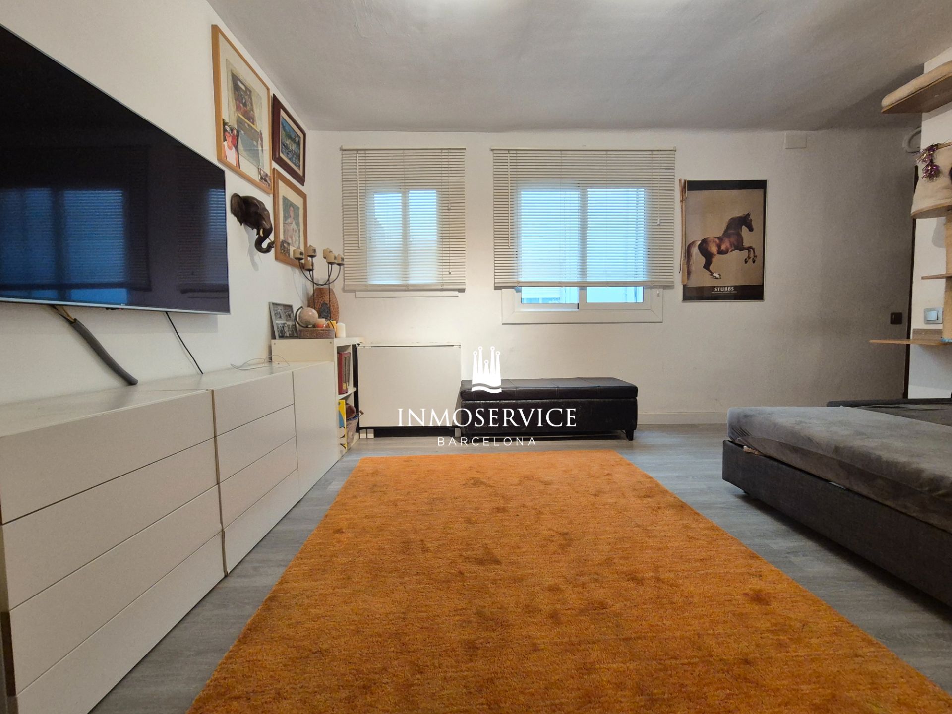 Living room of Flat for sale in L'Hospitalet de Llobregat  with Air Conditioner and Oven