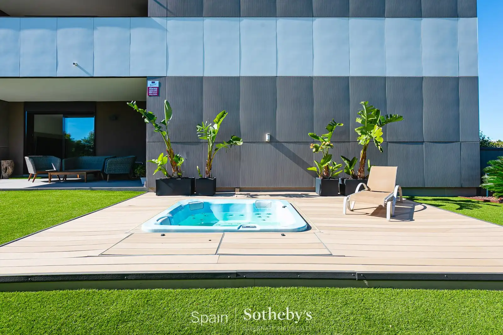 Terrassa de Apartament en venda en Sitges amb Aire condicionat, Jardí privat i Jacuzzi