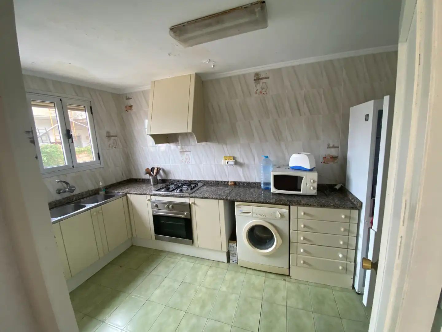 Kitchen of Flat for sale in Valencia  with Air Conditioner, Terrace and Storage room