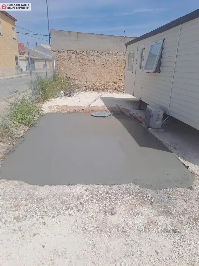 Vista exterior de Casa o xalet en venda en El Pinós / Pinoso amb Aire condicionat, Calefacció i Jardí privat