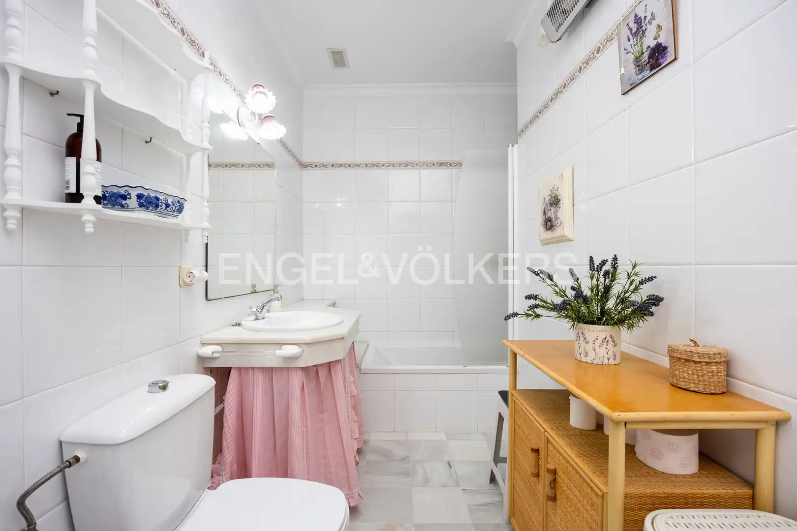 Bathroom of Houses for sale in Sanlúcar de Barrameda  with Air Conditioner, Heating and Private garden