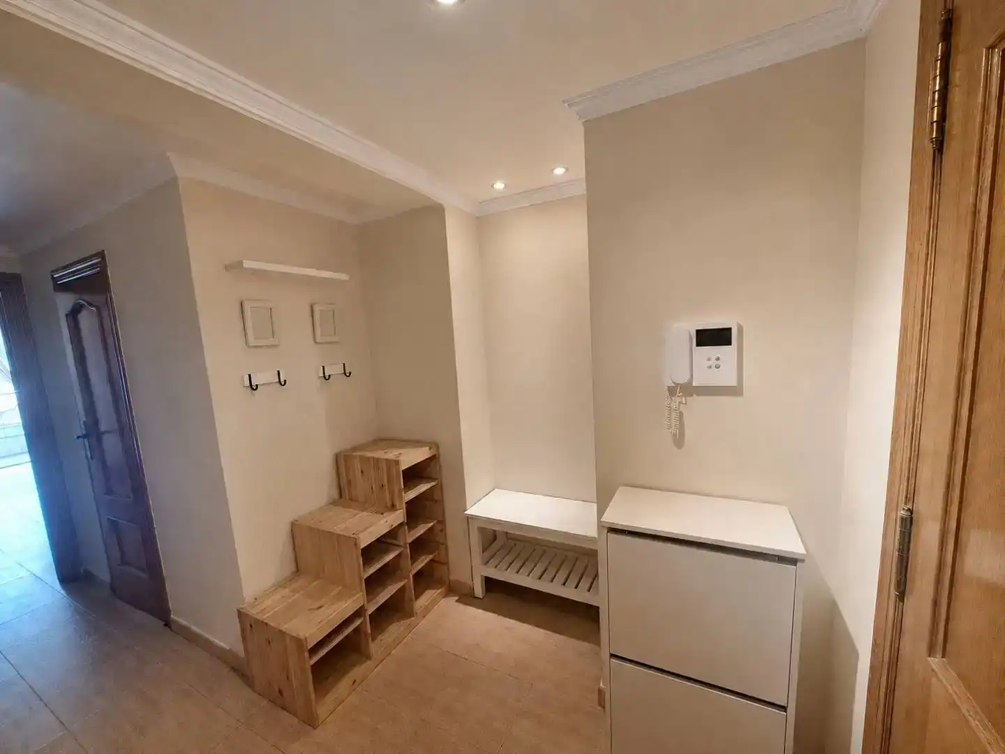 Flat for sale in  Valencia Capital  with Air Conditioner and Balcony