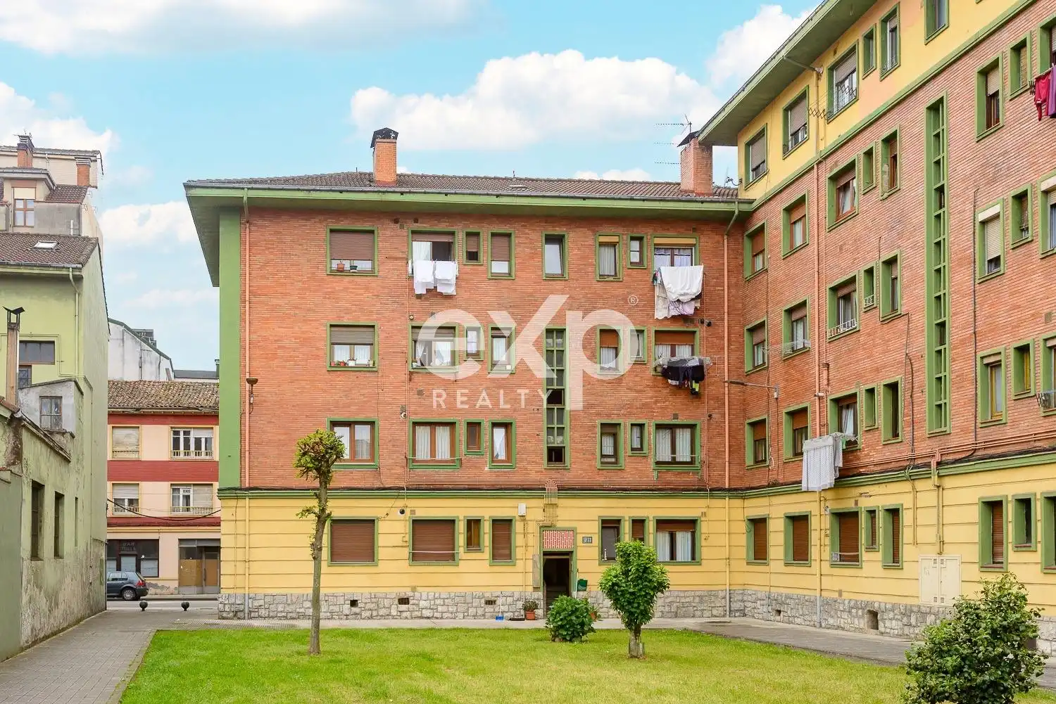 Vista exterior de Piso en venta en Langreo con Trastero
