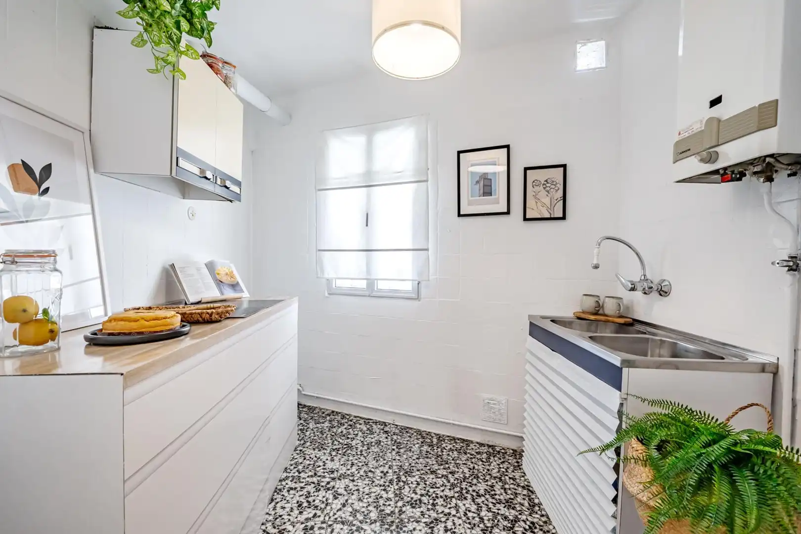 Kitchen of Flat for sale in Madrid  with Air Conditioner, Terrace and Balcony