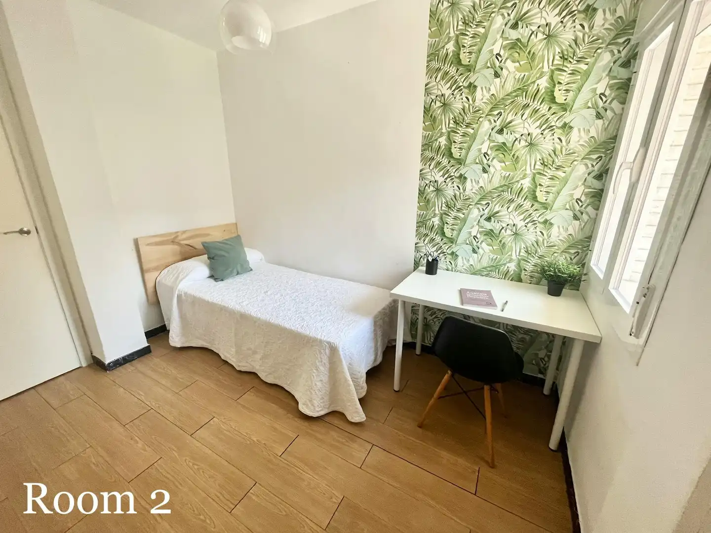 Bedroom of Flat for share in Sevilla  with Air Conditioner, Furnished and Washing machine