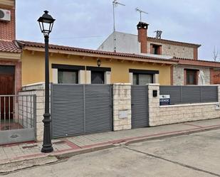 Vista exterior de Casa o xalet en venda en Pedrajas de San Esteban amb Terrassa