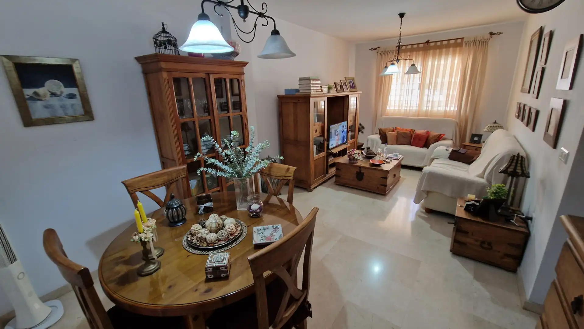 Sala de estar de Apartamento en venta en Estepona con Piscina y Piscina comunitaria