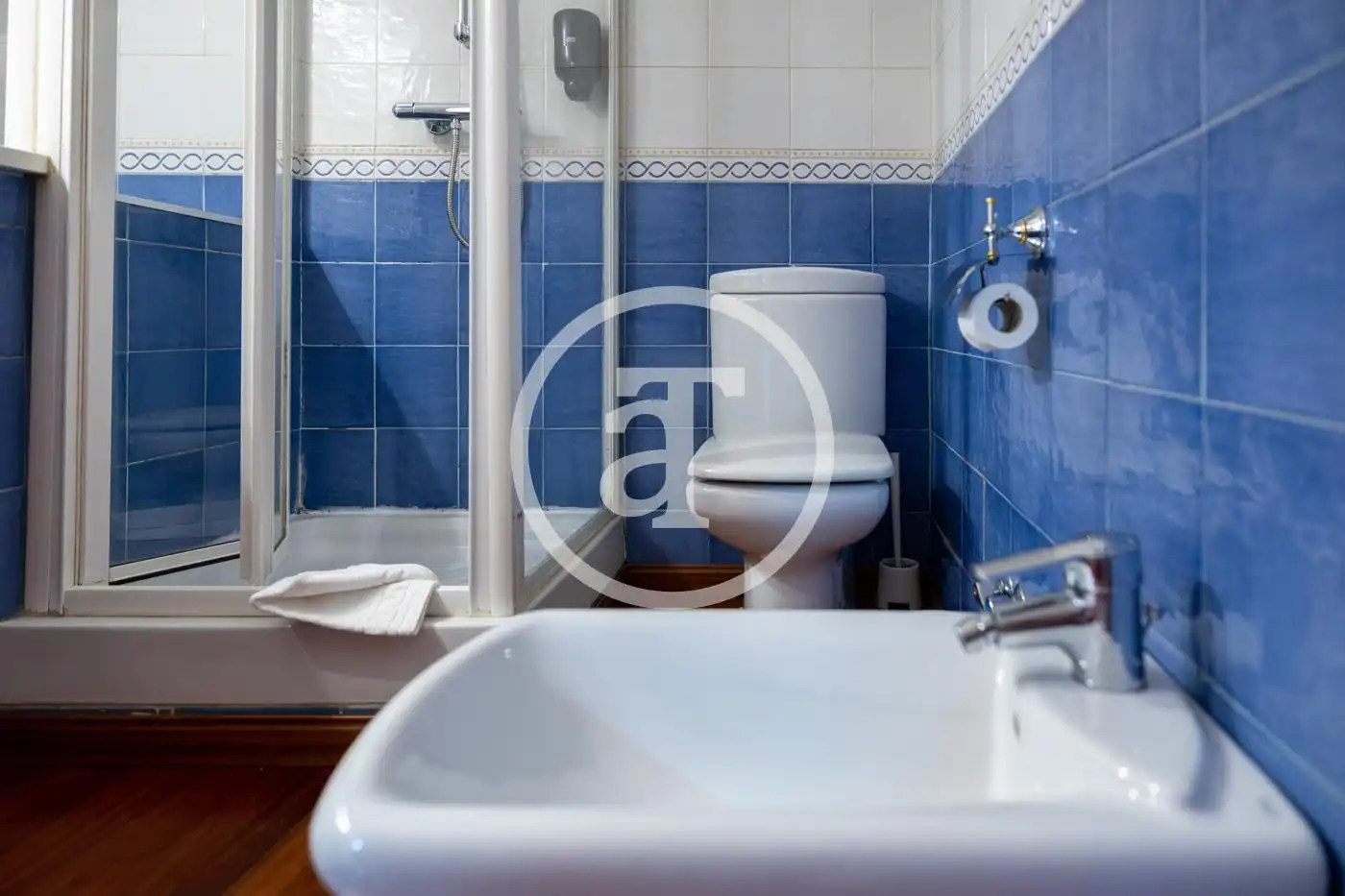 Baño de Ático de alquiler en Madrid con Aire acondicionado, Calefacción y Amueblado