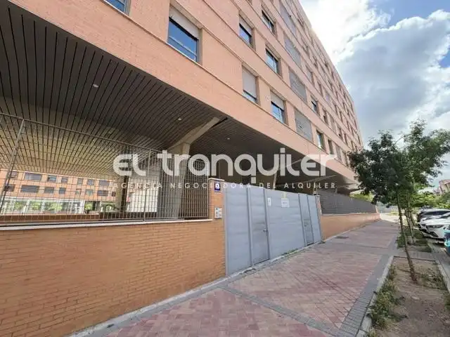 Vista exterior de Pis de lloguer en  Madrid Capital amb Rentadora i Es permeten mascotes