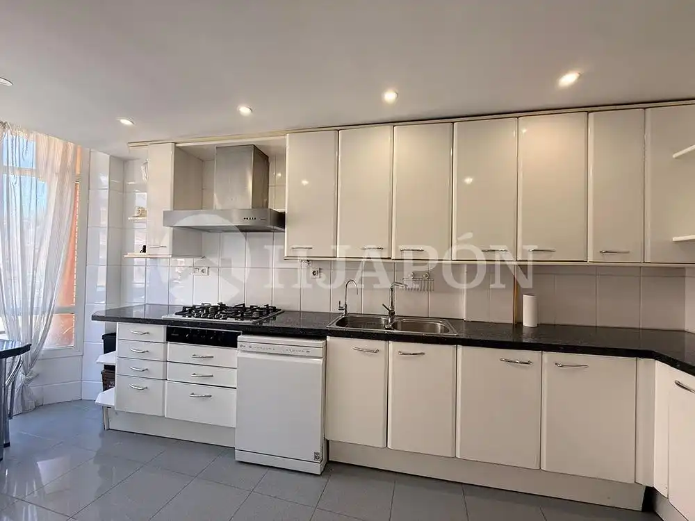 Cocina de Casa adosada en venta en El Masnou con Calefacción, Jardín privado y Terraza