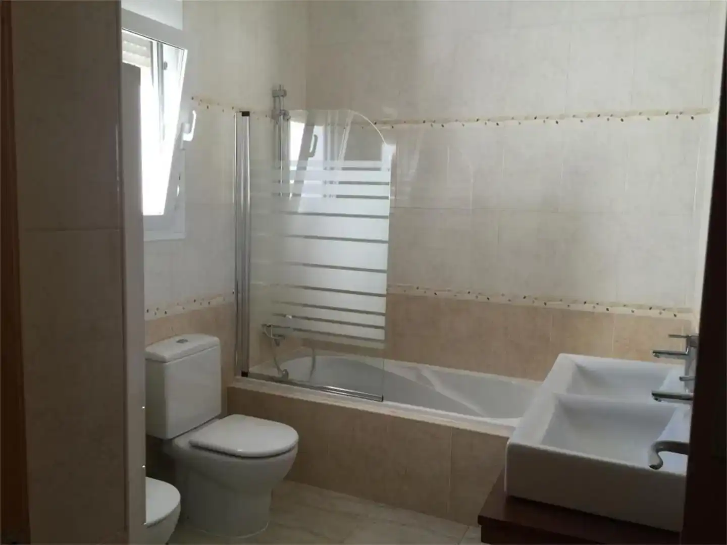 Baño de Piso en venta en Cantillana con Aire acondicionado y Balcón