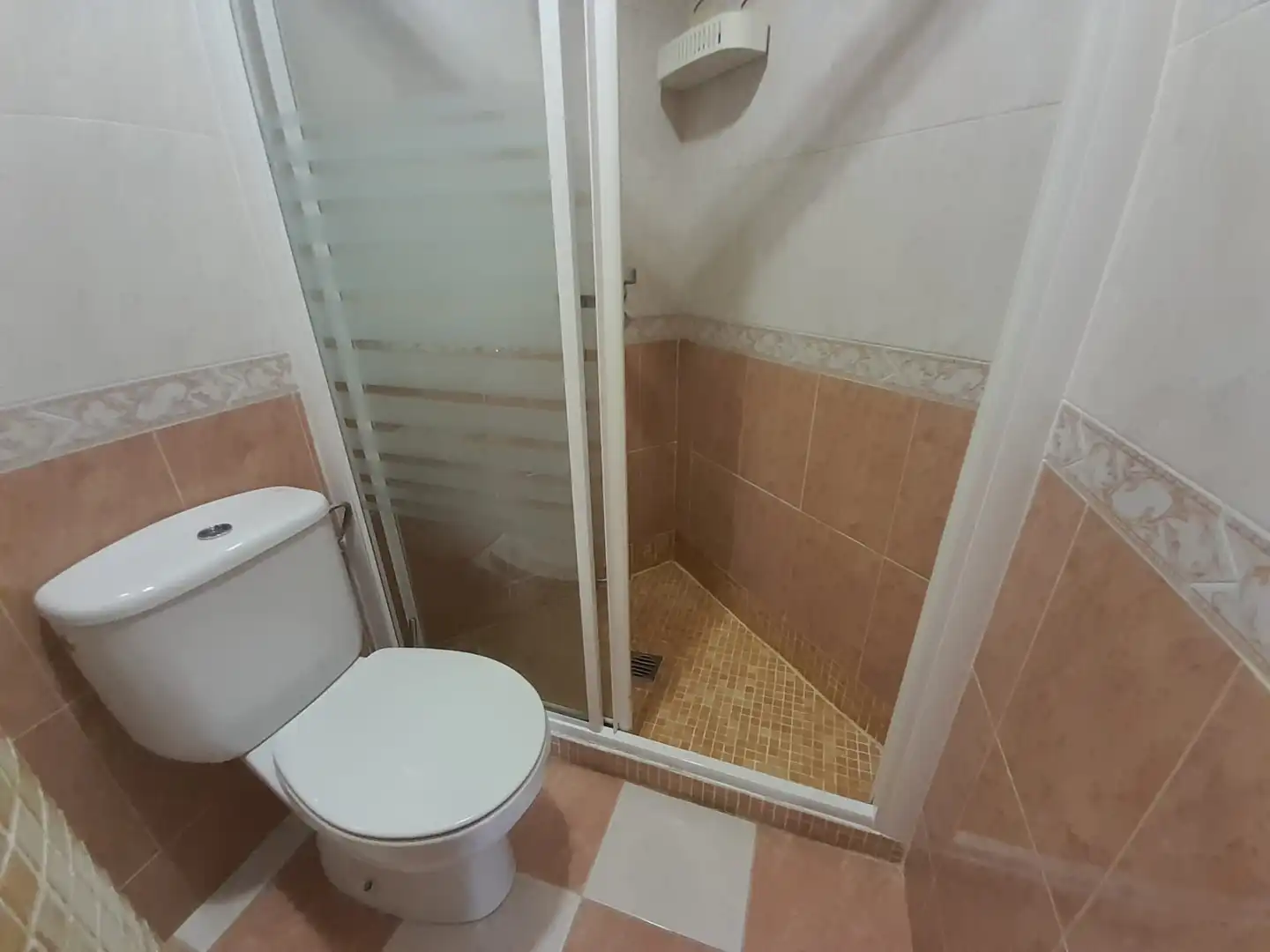 Bathroom of Flat for sale in Puertollano  with Air Conditioner, Heating and Storage room
