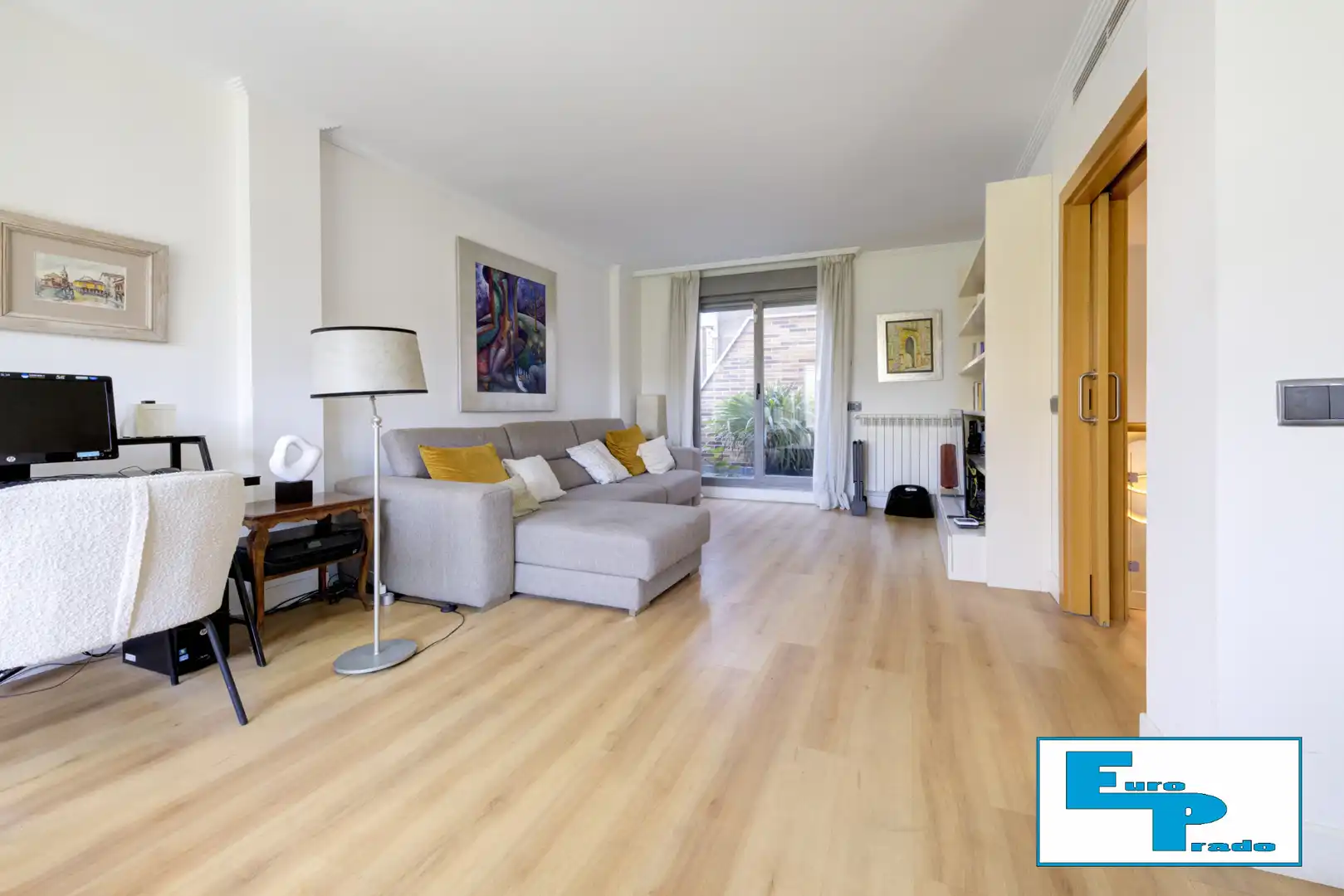 Sala d'estar de Àtic en venda en Madrid amb Aire condicionat, Calefacció i Jardí privat