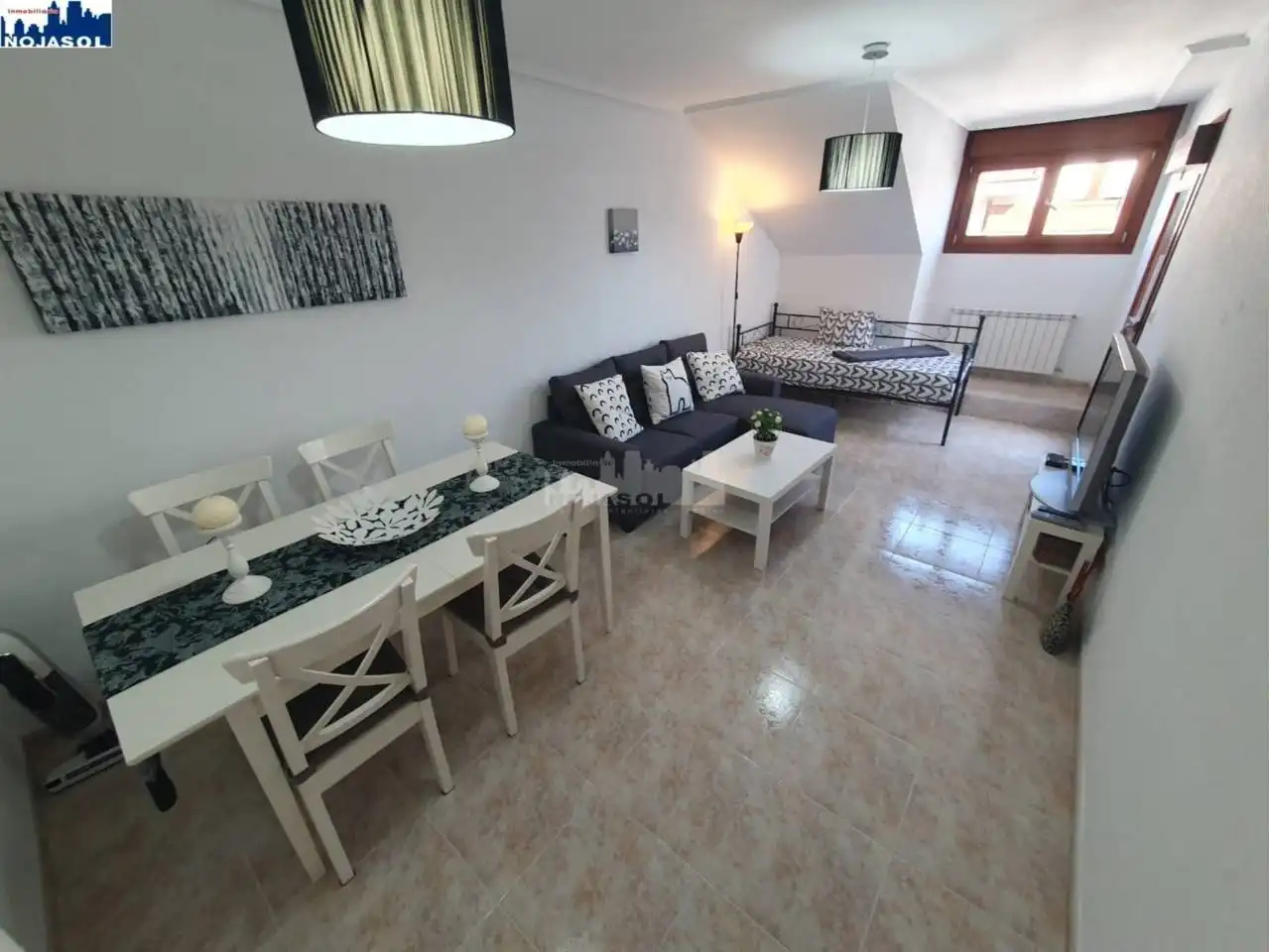 Sala d'estar de Àtic de lloguer en Noja amb Calefacció, Terrassa i Moblat