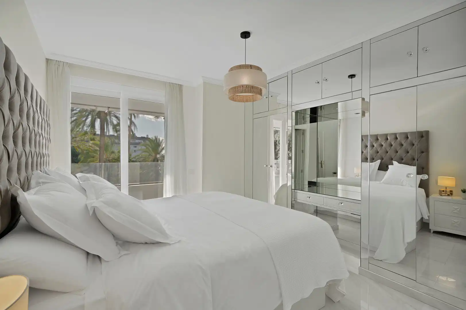 Habitación de Apartamento de alquiler en Marbella con Calefacción, Jardín privado y Amueblado