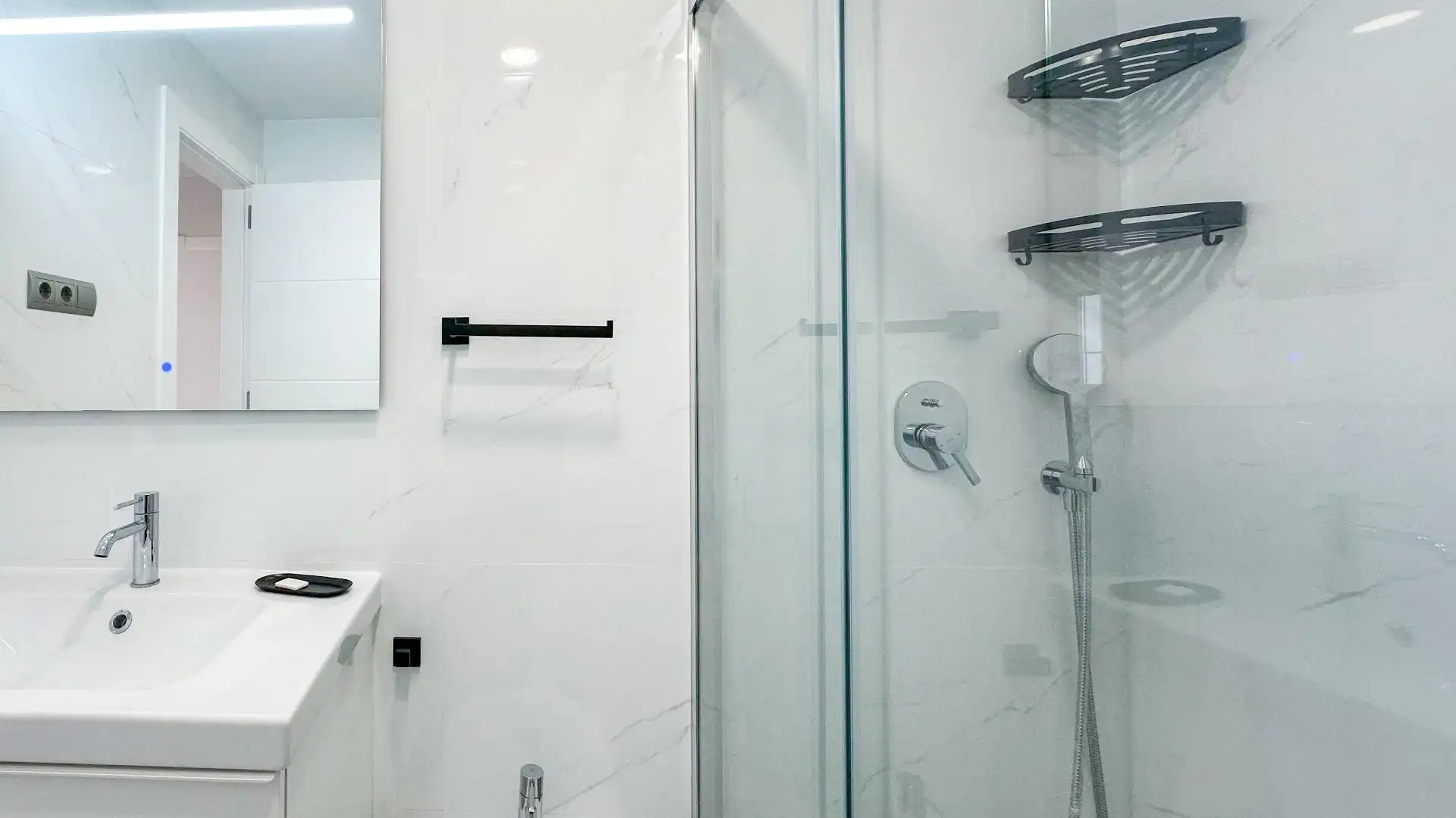 Baño de Piso de alquiler en Málaga con Aire acondicionado, Jardín privado y Terraza