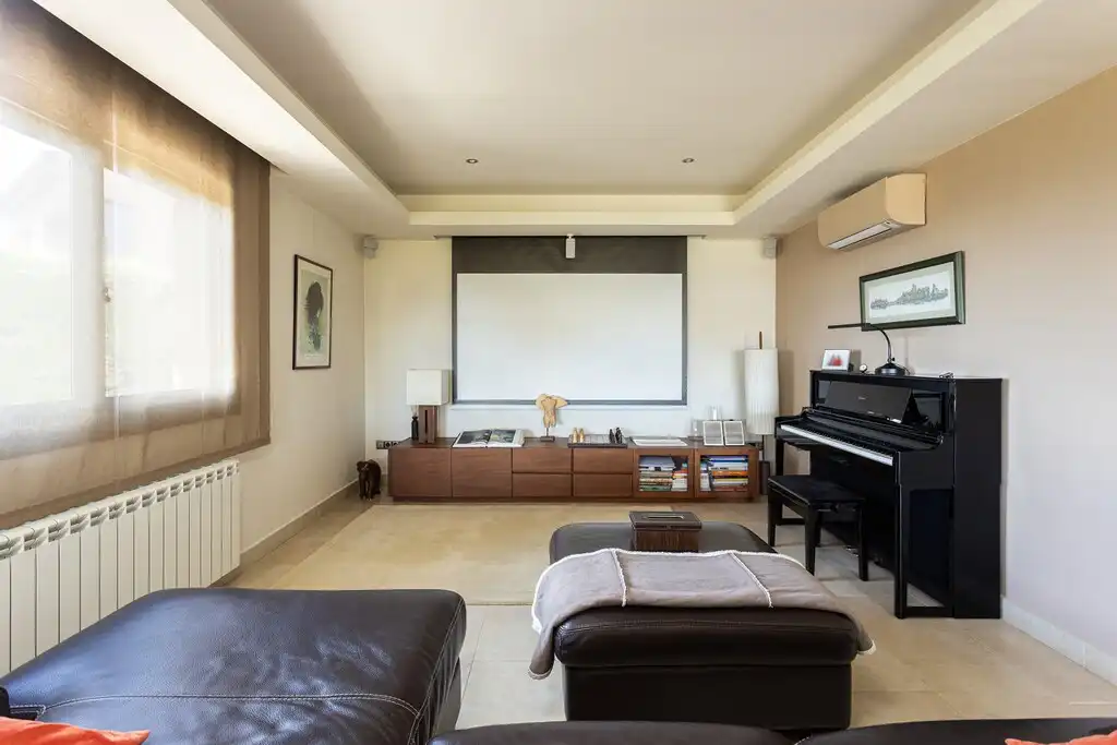 Sala d'estar de Casa o xalet en venda en La Garriga amb Aire condicionat, Calefacció i Jardí privat