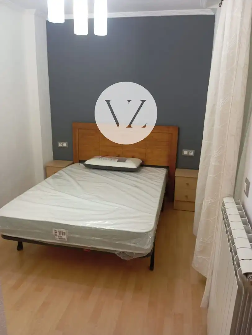 Dormitori de Apartament de lloguer en Salamanca amb Calefacció, Terrassa i Moblat