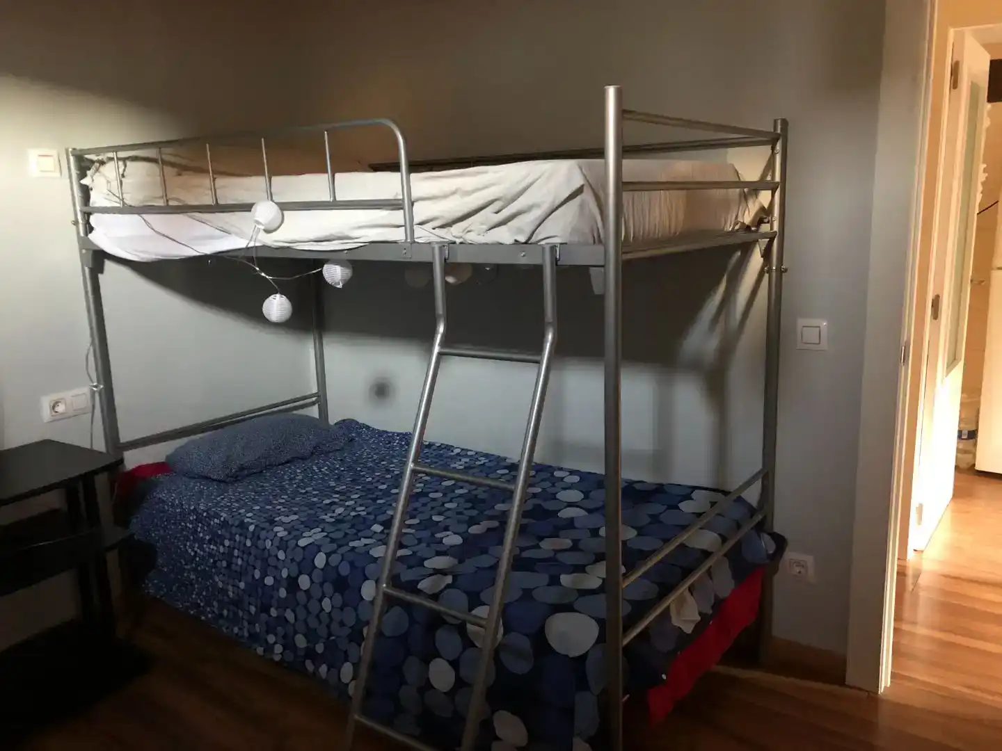Dormitori de Apartament de lloguer en Hervás amb Aire condicionat, Parquet i Moblat