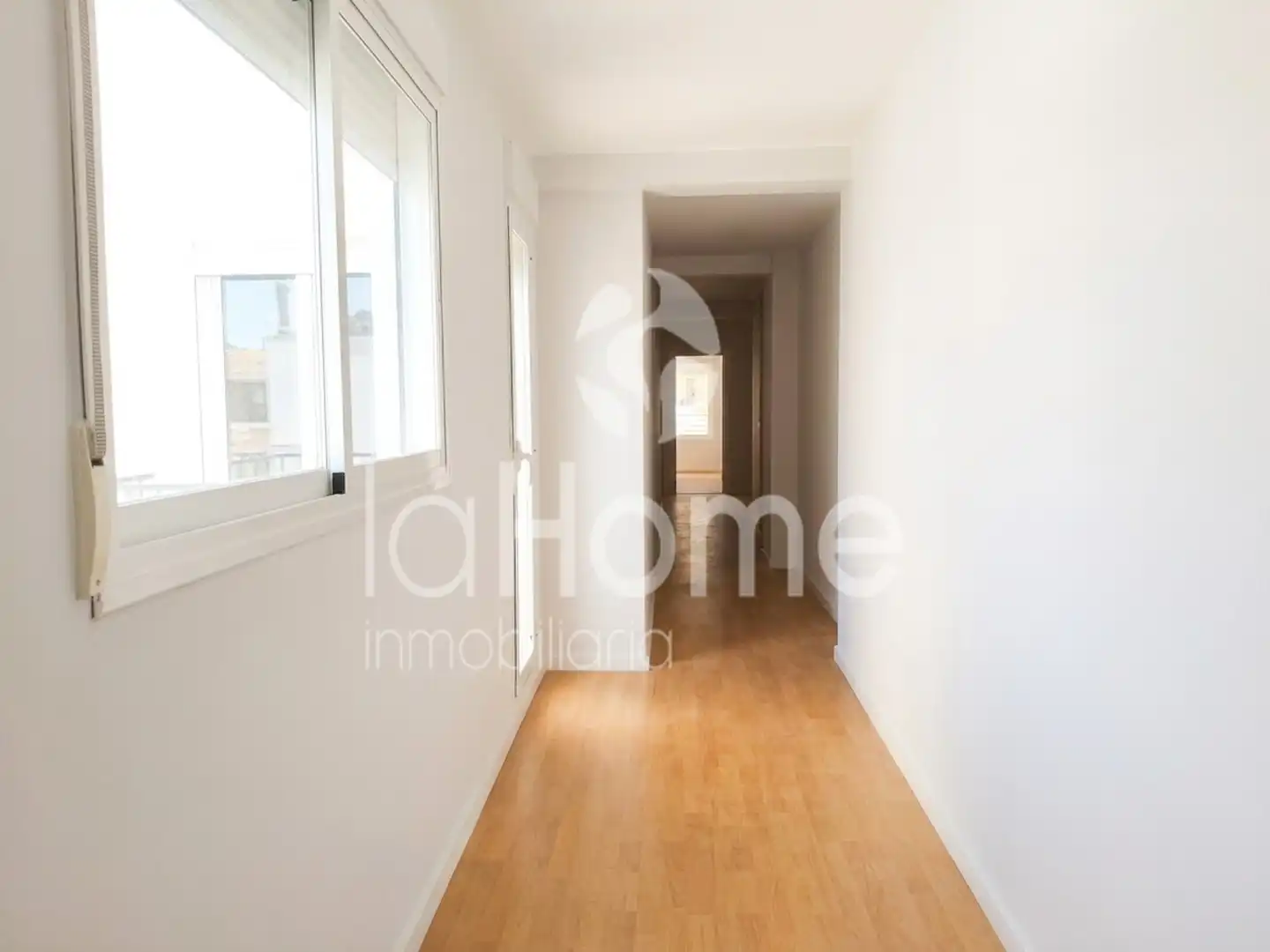 Wohnung zum Verkauf in Paterna mit Parkett, Terrasse und Ofen