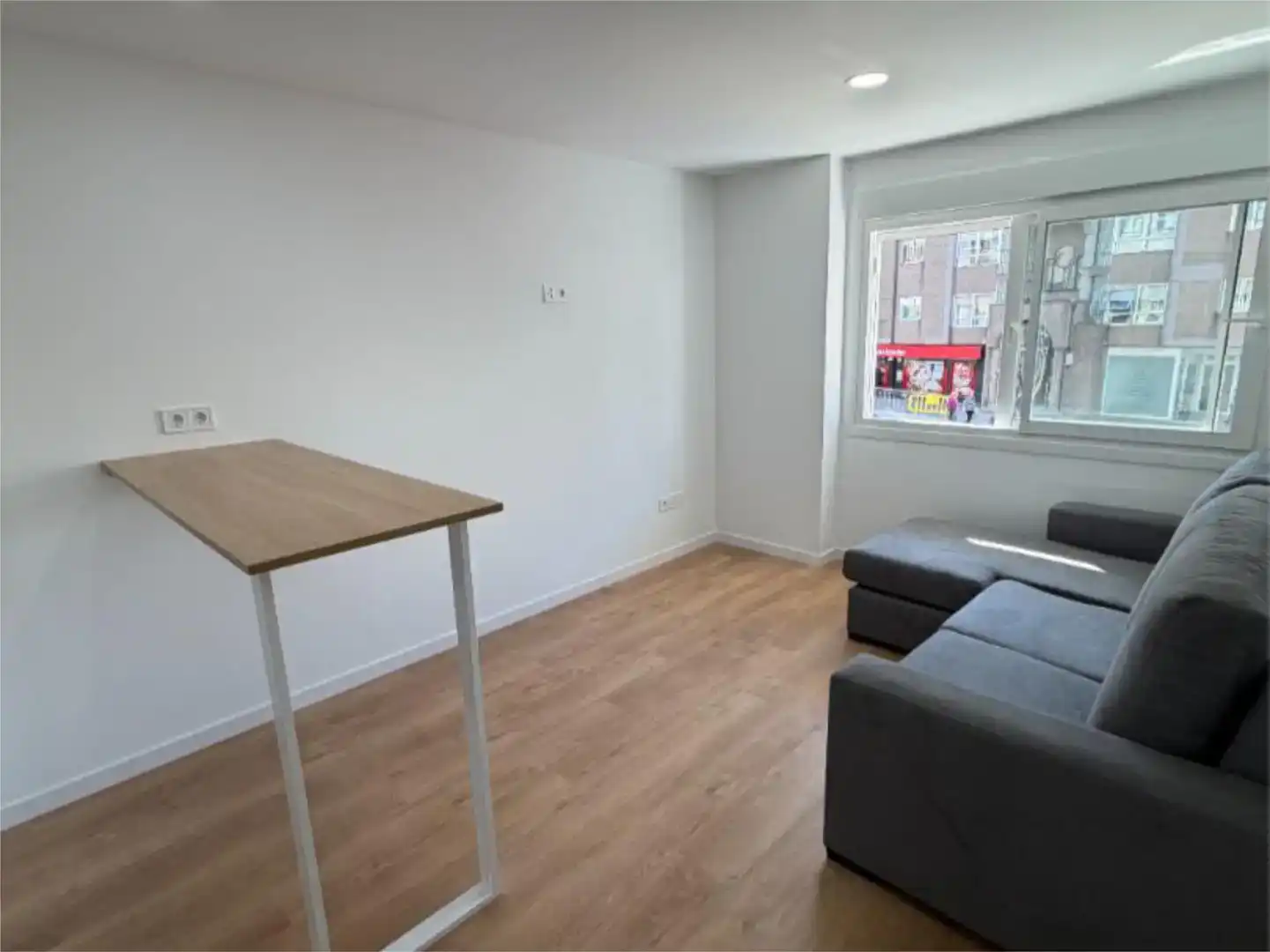 Wohnzimmer von Wohnung zum Verkauf in Ames mit Klimaanlage