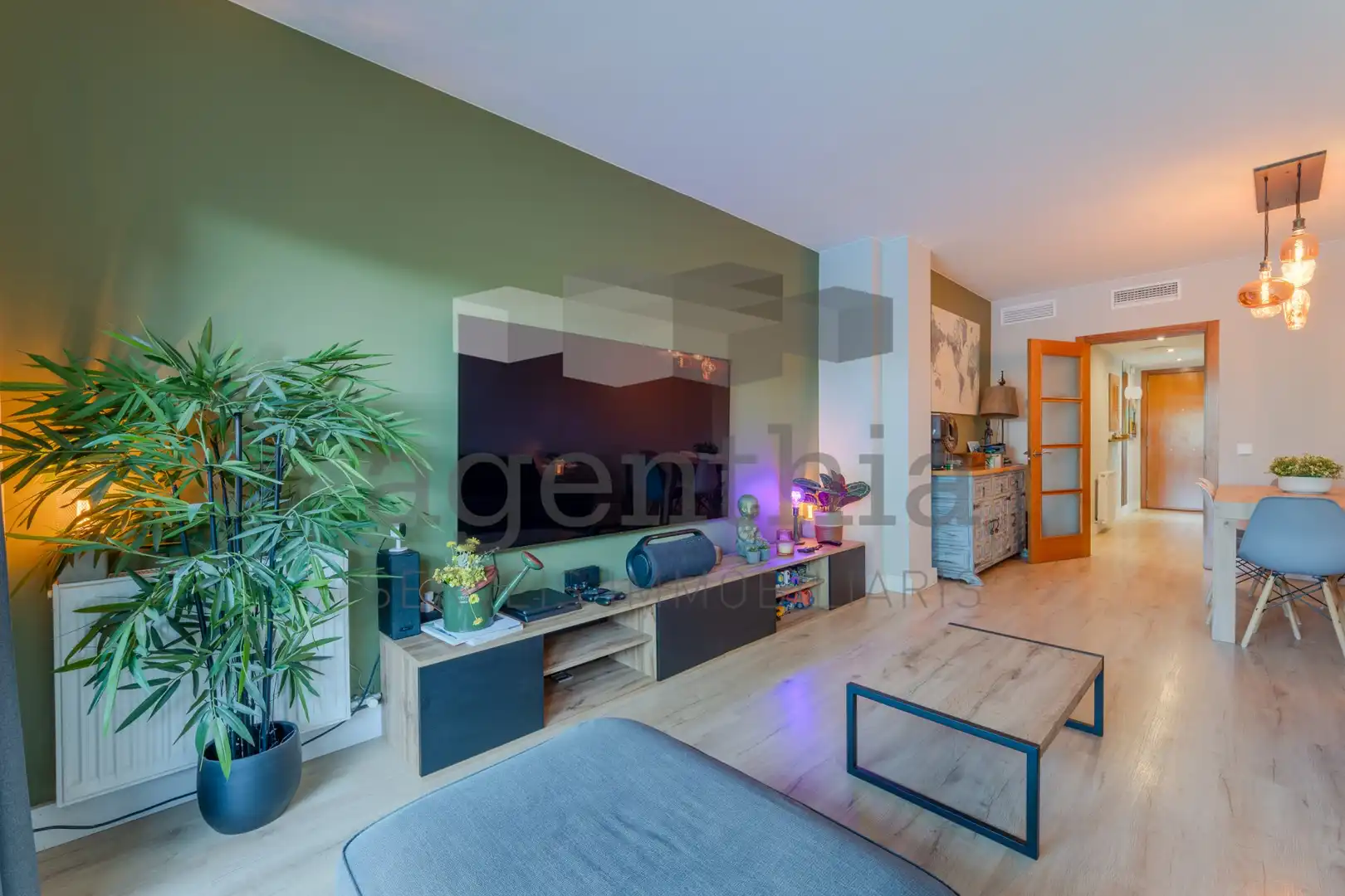 Sala de estar de Casa adosada en venta en Aiguaviva con Aire acondicionado, Calefacción y Terraza