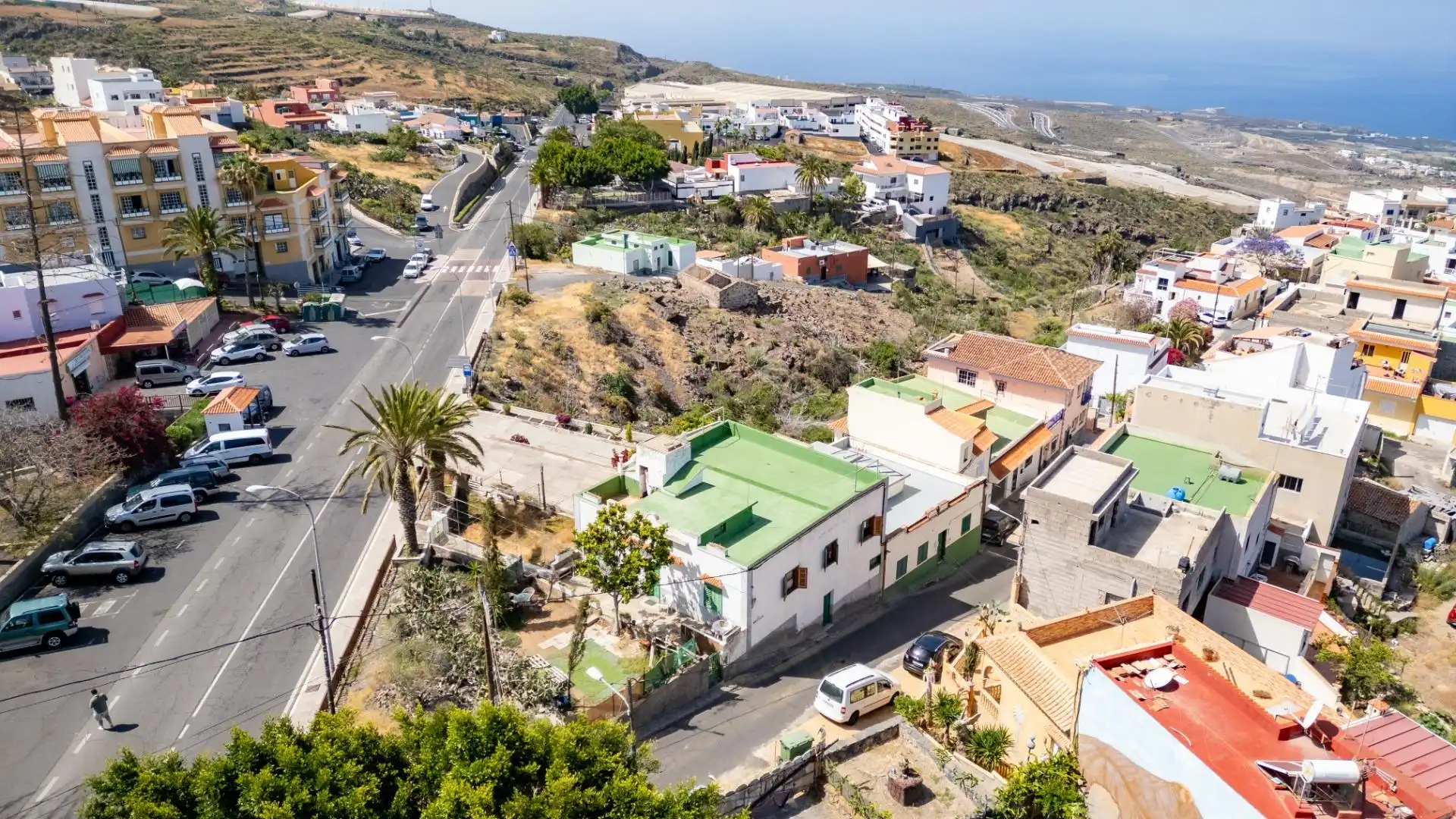 Vista exterior de Casa adosada en venta en Guía de Isora con Jardín privado y Terraza