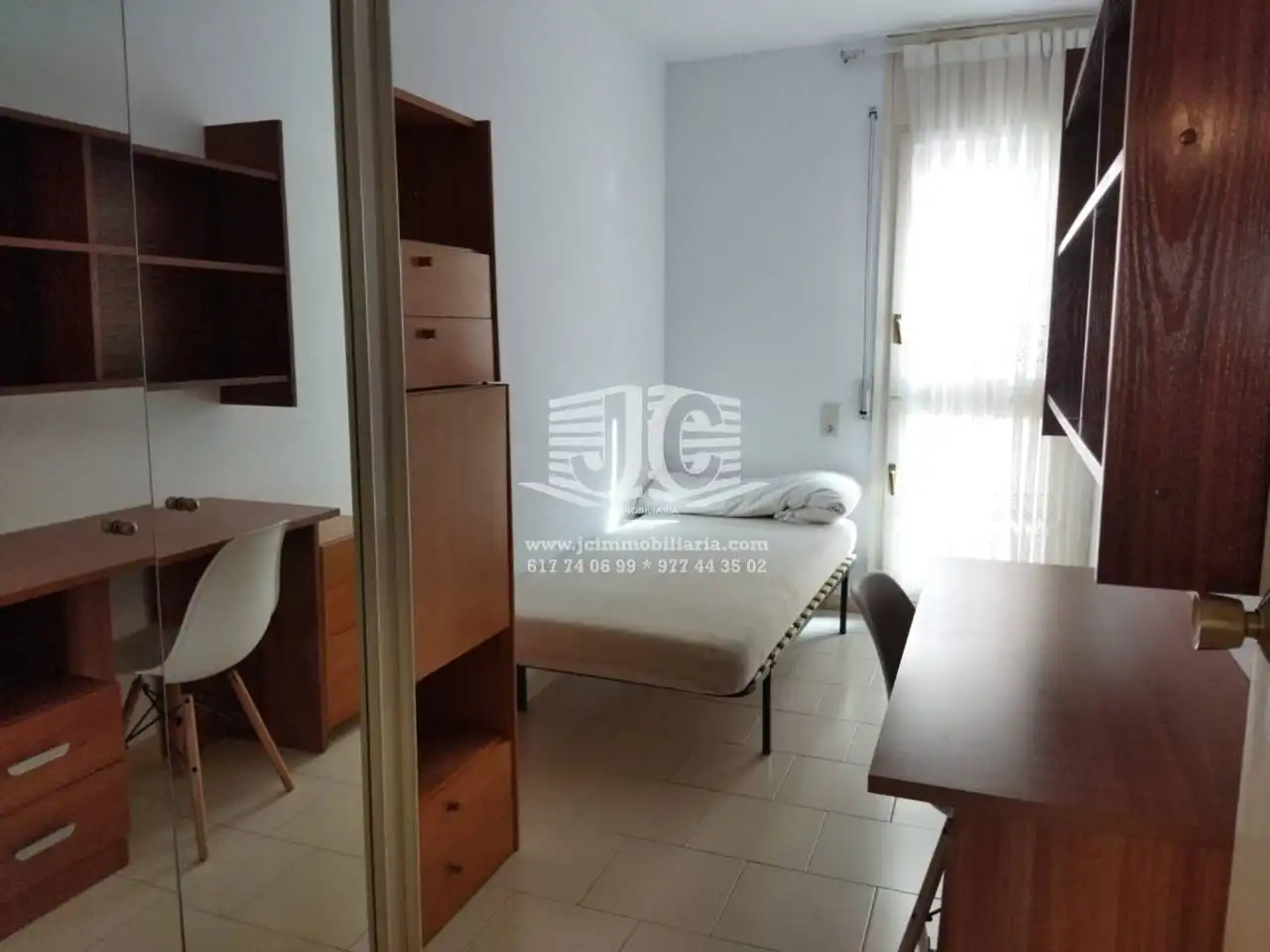 Habitación de Piso de alquiler en Tortosa con Aire acondicionado, Parquet y Amueblado