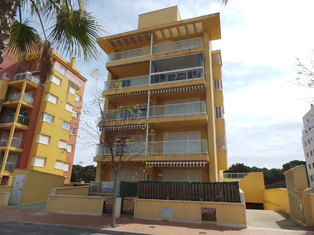 Vista exterior de Piso en venta en Guardamar del Segura