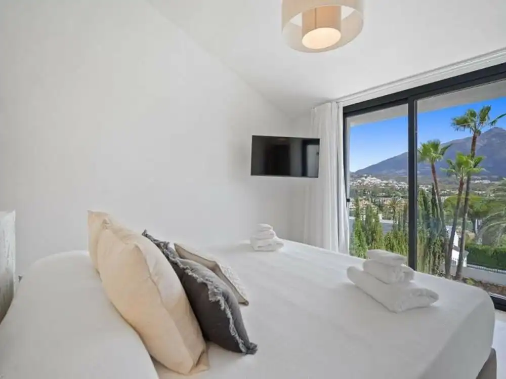 Bedroom of Houses for sale in Nueva Andalucía