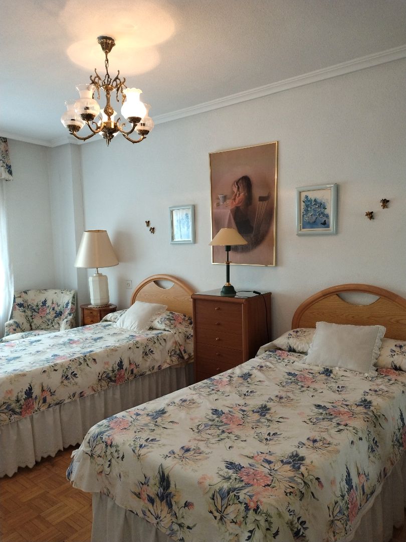 Bedroom of Flat to rent in Bembibre  with Heating, Parquet flooring and Storage room