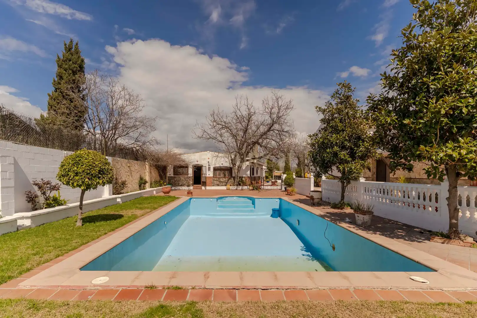 Schwimmbecken von Haus oder Chalet zum Verkauf in Granada mit Klimaanlage, Privatgarten und Abstellraum