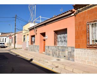 Vista exterior de Casa o xalet en venda en La Unión amb Aire condicionat i Jardí privat