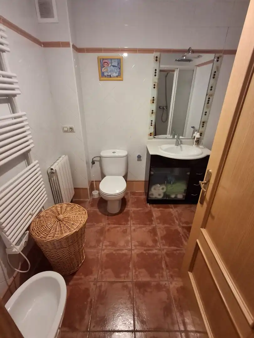 Bany de Casa adosada en venda en Torrecilla En Cameros amb Calefacció, Parquet i Terrassa
