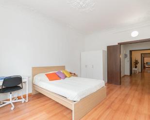 Dormitori de Apartament de lloguer en  Barcelona Capital amb Aire condicionat, Calefacció i Parquet
