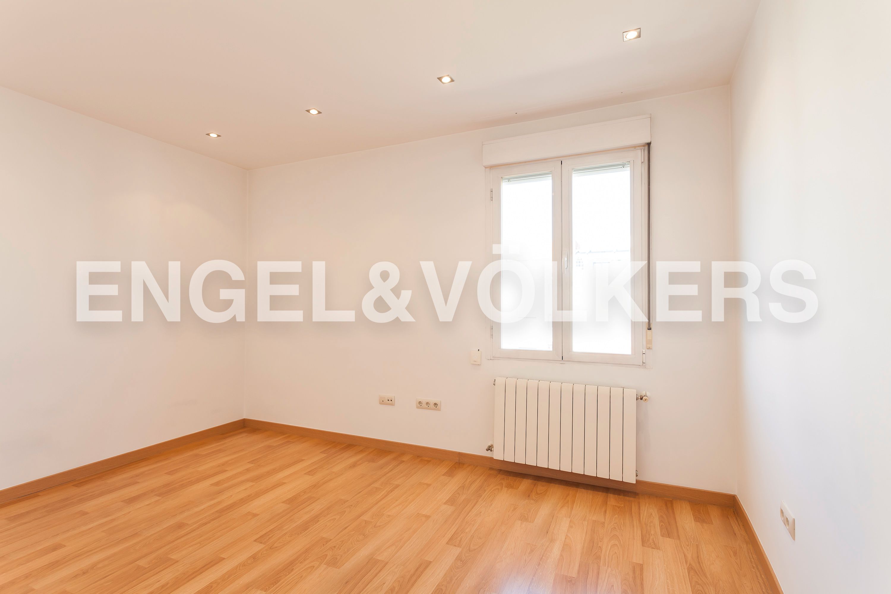 Flat for rent in  Madrid Capital  with Air Conditioner, Heating and Storage room