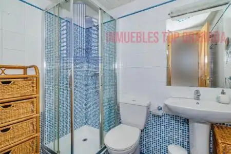 Bathroom of Apartments for sale in Granada