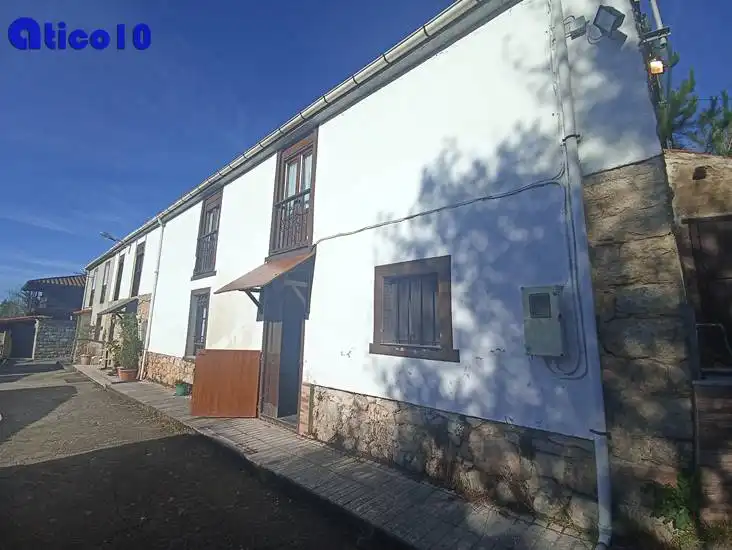 Vista exterior de Casa adosada en venta en Siero
