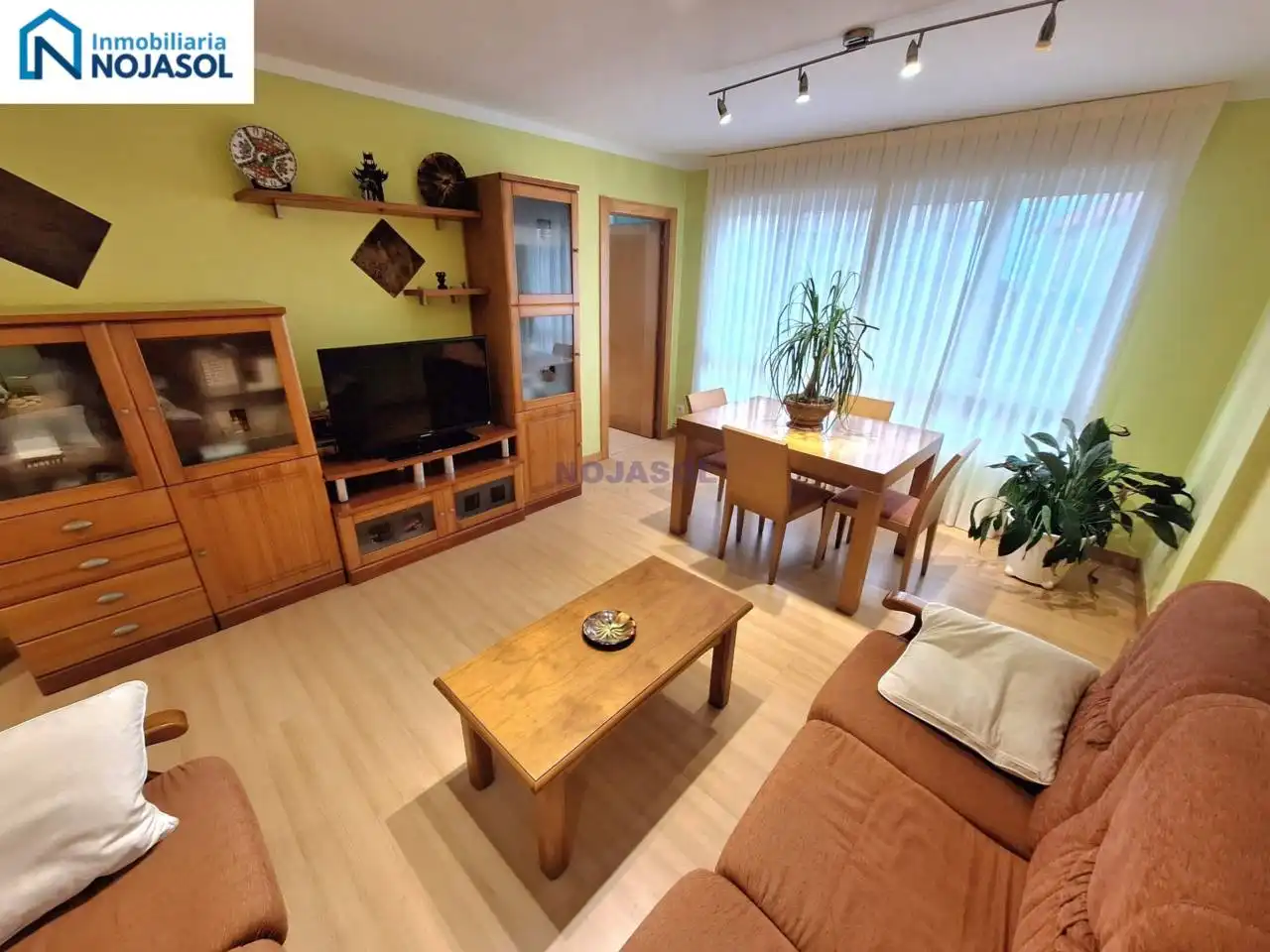 Sala de estar de Piso en venta en Noja con Calefacción, Terraza y Amueblado