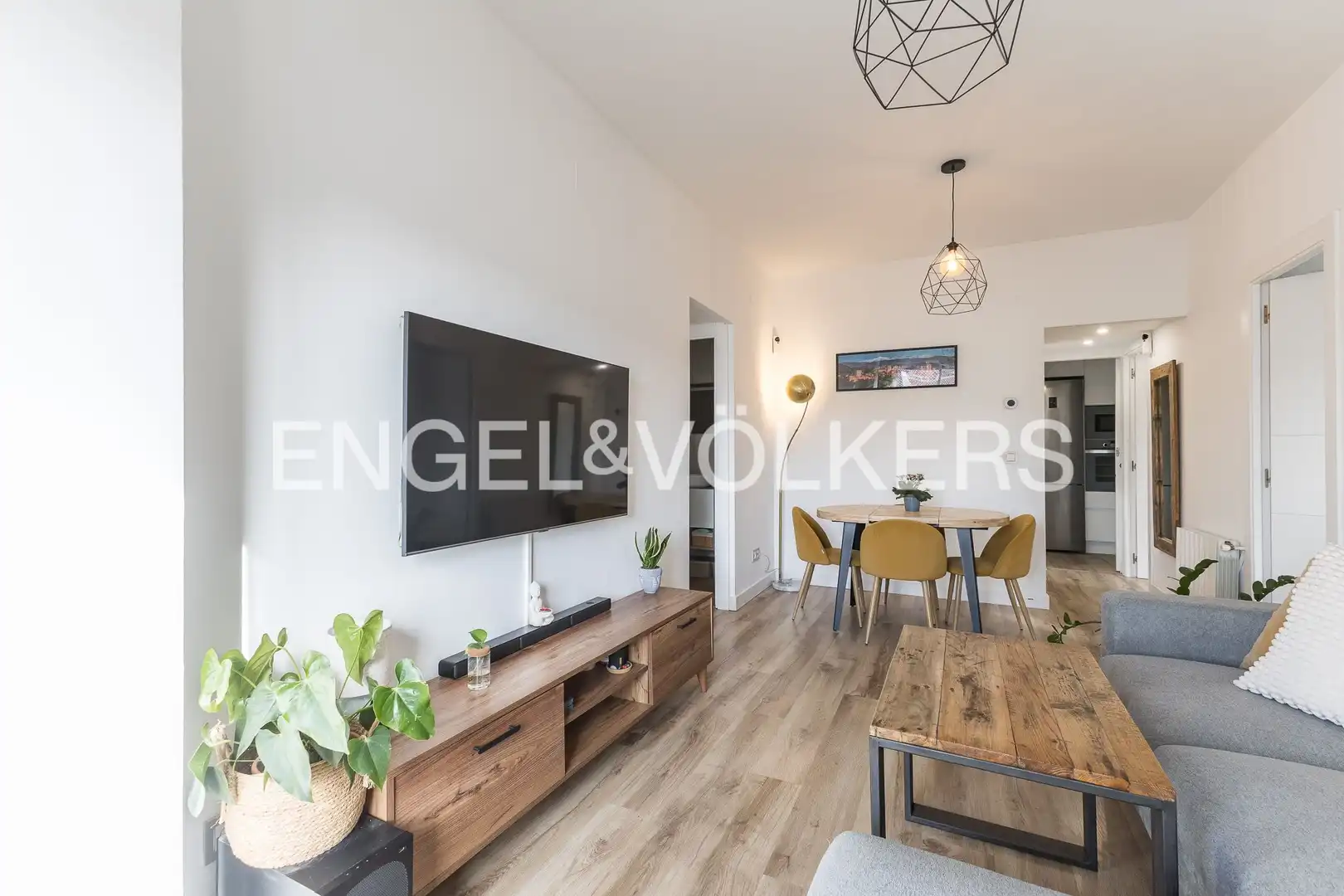 Sala de estar de Piso en venta en L'Hospitalet de Llobregat con Aire acondicionado, Calefacción y Balcón