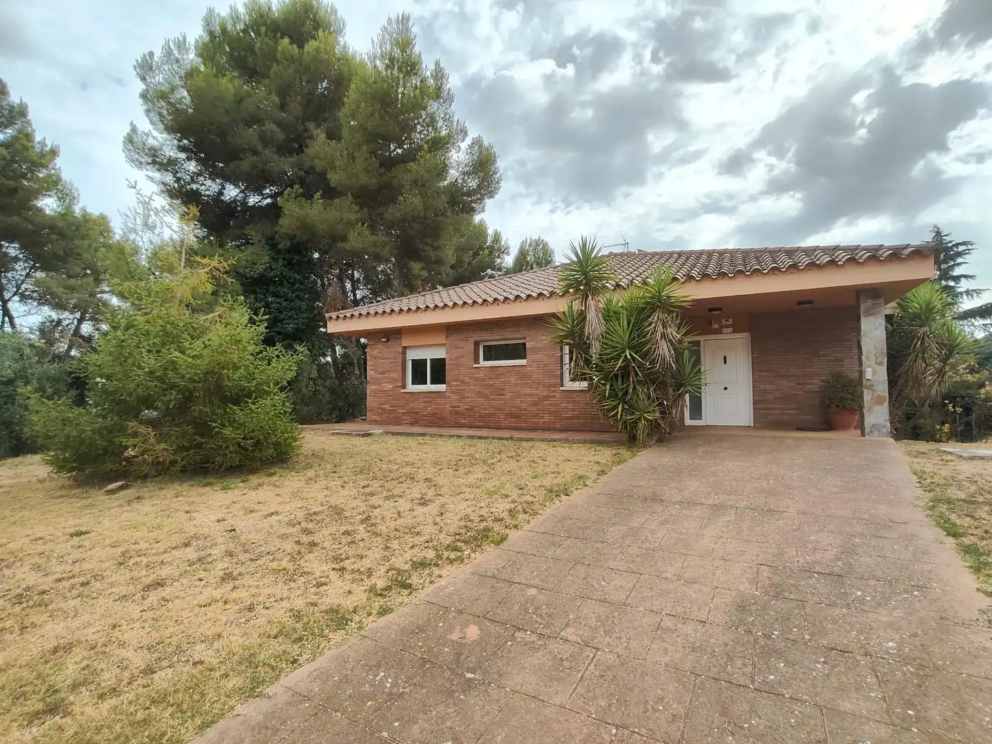 Vista exterior de Casa o xalet en venda en Sabadell amb Aire condicionat, Calefacció i Jardí privat