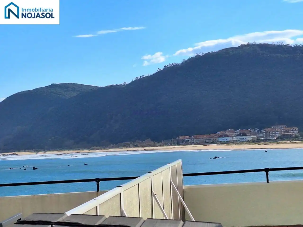Vista exterior de Dúplex de lloguer en Noja amb Calefacció, Terrassa i Moblat